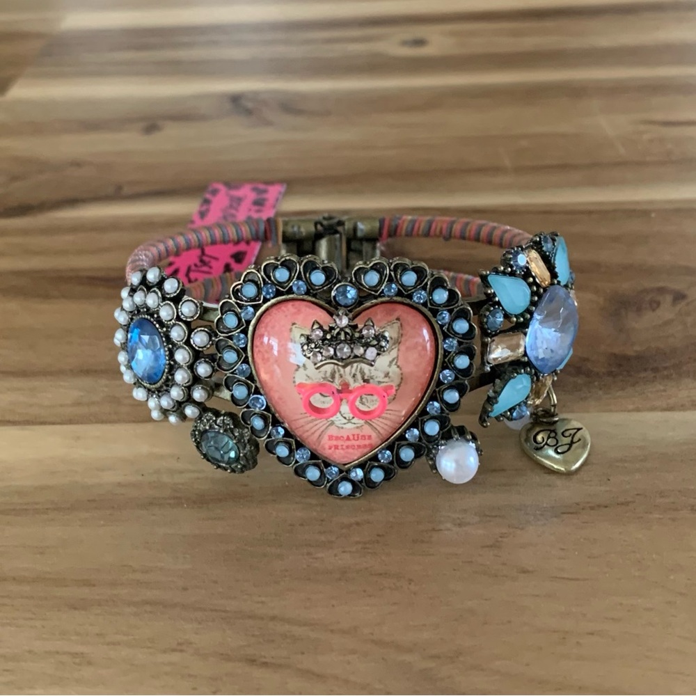 Betsey Johnson cameo cat kitten hinge bangle cuff bracelet vintage jewelry NWT